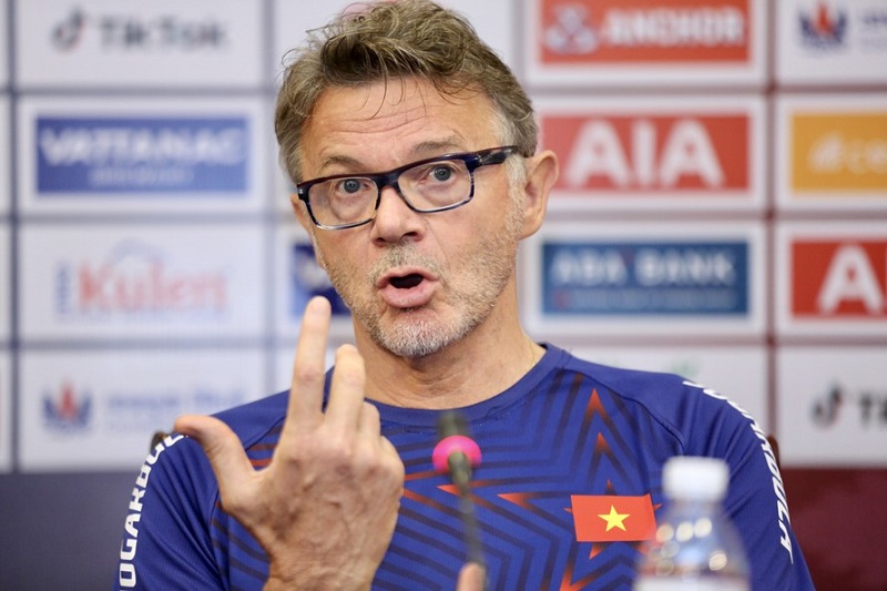 HLV Troussier: ‘Trận thua Indonesia chỉ là tai nạn, tin tôi đi, tôi sẽ đưa ĐT Việt Nam vô địch AFF Cup và lọt vào vòng loại 3 World Cup’