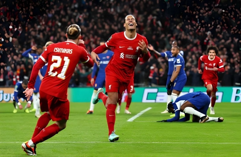 Tổ VAR lại bị réo tên sau khi Chelsea thua Liverpool